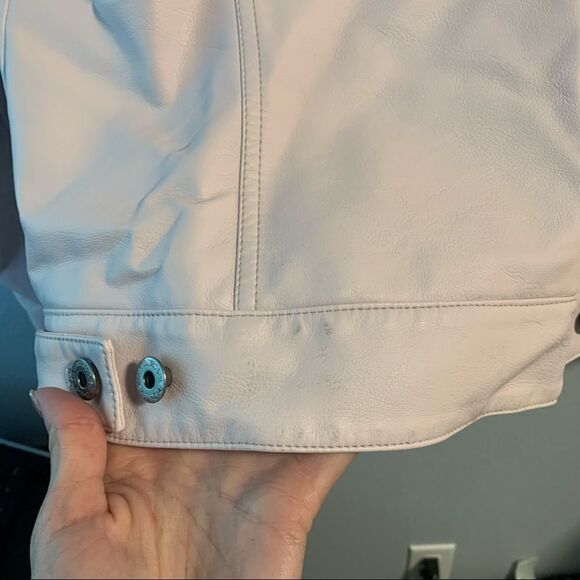 Levi’s Rose Faux Leather Trucker Jacket - Picture 10 of 10